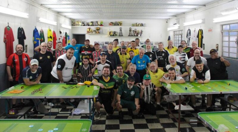 Maria Zélia comemora 40 anos de futebol de mesa com SuperChallenger